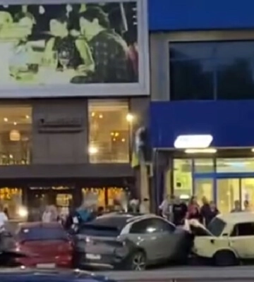 Є постраждалі: у Дніпрі на Перемозі сталася ДТП з 5 авто