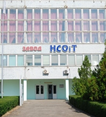 Окупанти ремонтують військову техніку на захопленому заводі в Енергодарі