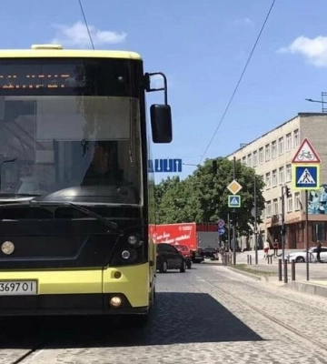 Від сьогодні у Львові курсуватимуть автобусні маршрути і трамвай вулицею Шевченка