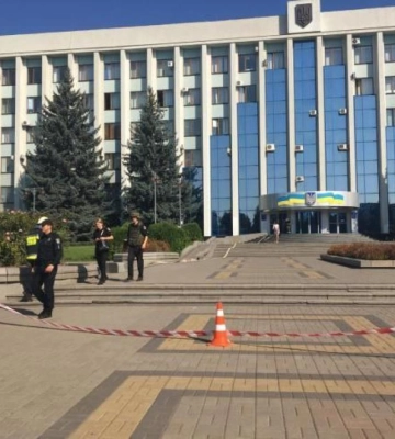 Усі на вихід! У Рівному повідомили про вибухівку в ОВА