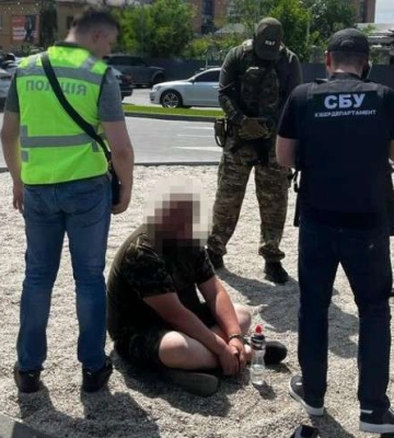 Керівник благодійної організації допомагав чоловікам призовного віку виїжджати за кордон