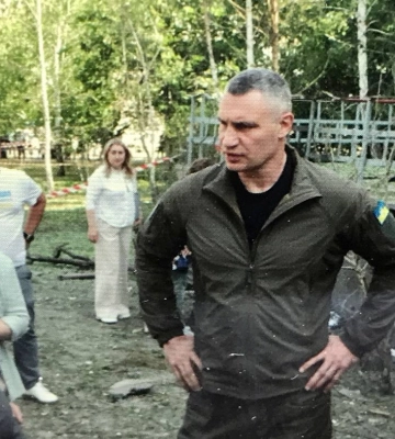 Загибель людей біля укриття у Києві. Кличко просить Офіс президента відсторонити голову Деснянського району