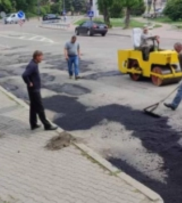 На п&#039;яти вулицях Острога відремонтували асфальтове покриття