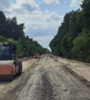 На Львівщині кілька бригад дорожників ремонтують прикордонну трасу  Червоноград – Рава-Руська