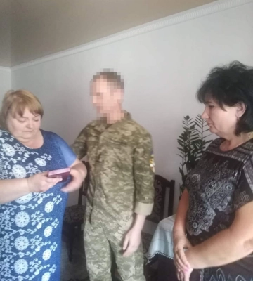 Завжди був на передовій: мамі 23-річного волинського Героя Вадима Дудка вручили ще одну нагороду сина