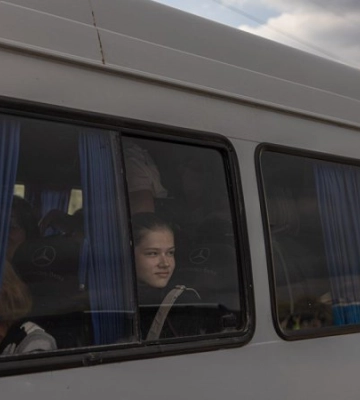 Із прифронтових регіонів Донеччини і Луганщини примусово евакуювали 130 дітей
