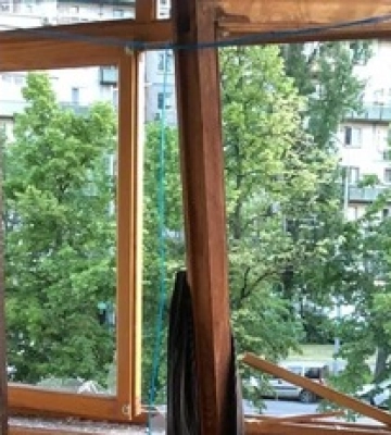 Последствия падения обломков ракеты в Деснянском районе Киева – видео