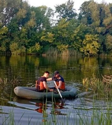 На Вінниччині у річці трагічно загинув хлопчик, а на Прикарпатті ледь встигли врятувати дівчинку