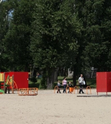 У Дніпрі попри заборону купатися готують до сезону пляжі
