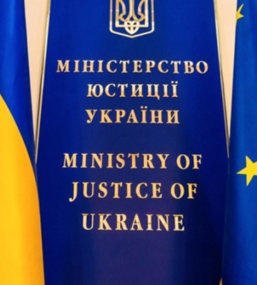 Заблокували картки замість боржника іншій людині: як виконавча служба у Львові зробила винним офіцера ЗСУ