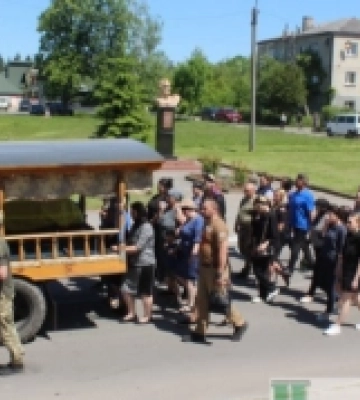 У Любомлі попрощалися з 31-річним воїном Дмитром Бісюком