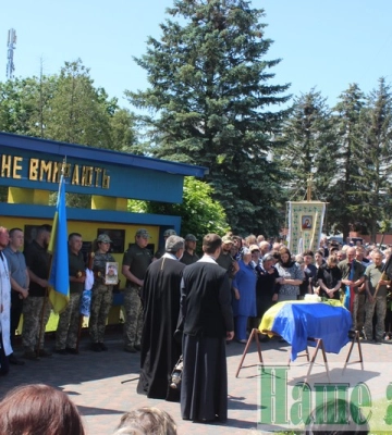 Загинув на Донеччині внаслідок артобстрілу: на Волині попрощалися з Героєм Дмитром Бісюком