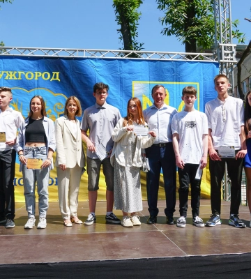 В Ужгороді нагородили переможців міського етапу МАНу