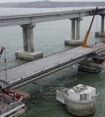 На опорах Кримського мосту помітили тріщини: фото