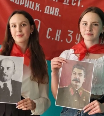 В Мелитополе морально калечат детей прививая любовь к ленину и сталину 