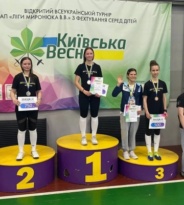 Юні миколаївські фехтувальниці, переможниці "Дитячої ліги Миронюка"