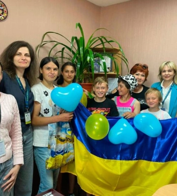У Міжнародний день захисту дітей працівники підрозділів ДМС України вітали маленьких відвідувачів
