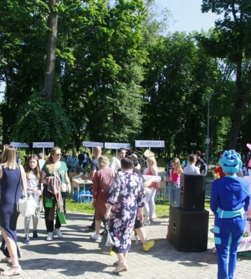 У полтавському парку Перемоги з піснями й майстер-класами відзначили Міжнародний день захисту дітей