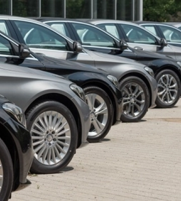 «Німець» до $9000: що можна знайти на Луцькому автобазарі (відео)