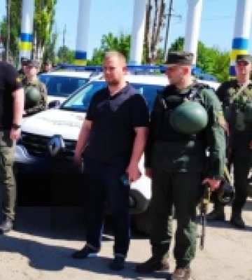 Херсонським нацгвардійцям передали 2 автомобіля