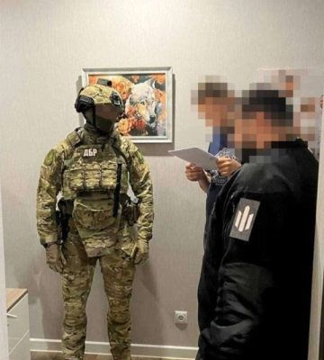 Вимагали 200 тисяч доларів, погрожуючи вбивством: у Дніпрі викрили правоохоронця та його спільника (ФОТО)