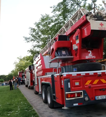 У Дніпрі через пожежу у багатоповерхівці постраждала жінка (ВІДЕО)