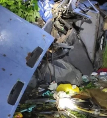 У Дніпровському районі рятувальники деблокували жінку з розбитого легковика