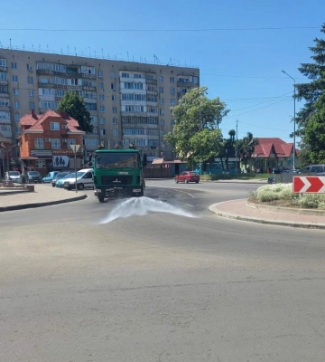 У місті Костопіль впроваджують полив вулиць