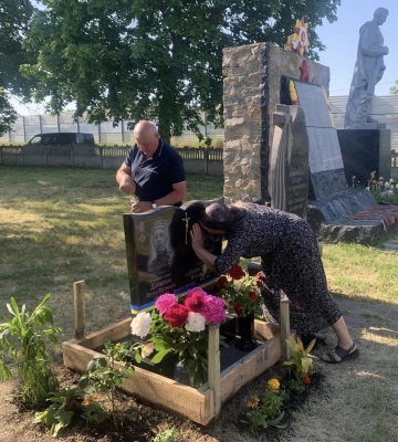 Рідні волинського Героя Андрія Доманського на місці його загибелі встановили меморіальну дошку
