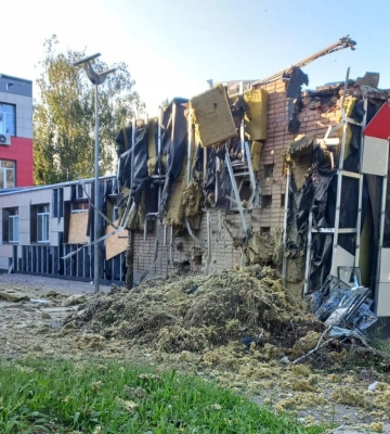 У Торецьку російські вийська знову обстріляли школу, двоє людей поранено