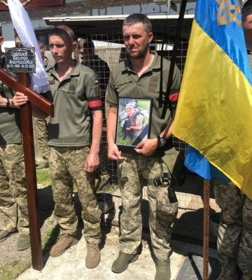 «Віддав життя задля миру, свободи і Перемоги України»: на Волині провели в останню путь захисника Дмитра Сафронова