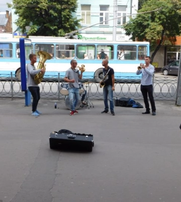 Грайте у Рівному, та не біля «зебри»!