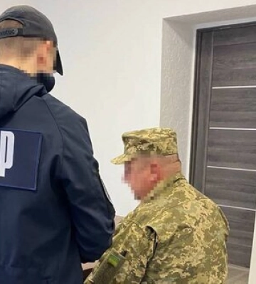 Офіцер на Рівненщині не знімав з порушників бойові доплати. Тепер може сісти на 8 років. ФОТО