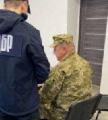 Протиправні доплати порушникам дисципліни: ДБР повідомило про підозру посадовцю частини на Рівненщині