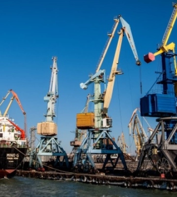 З порту Бердянська тікають російські кораблі