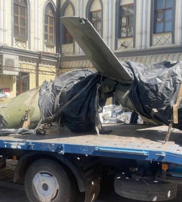 Поповнення колекції: до Музею історії Дніпра передали частину збитого російського гелікоптера