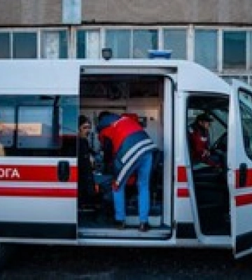 Російські окупанти атакували багатоповерхівку під Запоріжжям: є поранені та загиблі