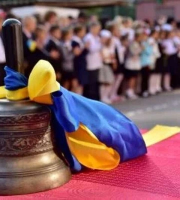 У Дніпрі останній дзвоник пройшов під звуки сирен вдома (відео)