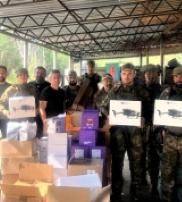 Мер Ковеля побував на Сході, де передали автомобілі та іншу допомогу військовим
