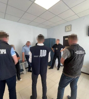 5 млн збитків: 6 інспекторів Львівської митниці незаконно оформляли безмитне ввезення автомобілів