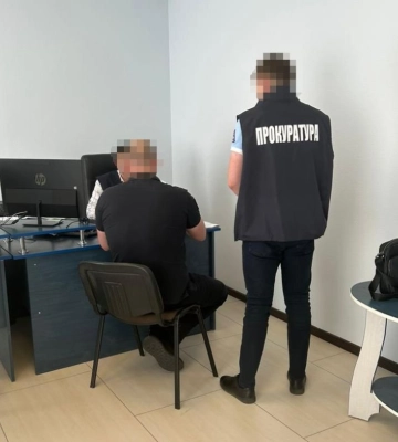Інспектори Львівської митниці незаконно розмитнили понад 40 авто