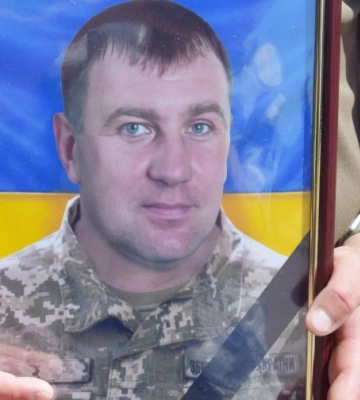 Шосткинці провели в останню путь захисника України Євгена Столярова