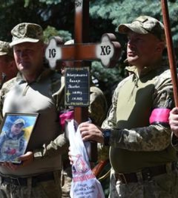 Лікарі місяць боролися за його життя: на Полтавщині попрощалися із полеглим воїном