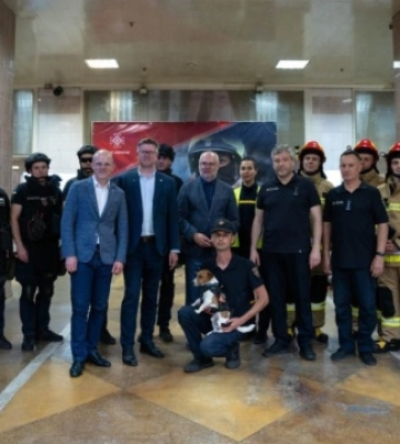 Президент Естонії зустрівся з рятувальниками