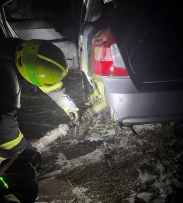 У Дніпрі на вулиці загорівся припаркований Hyundai (ФОТО)