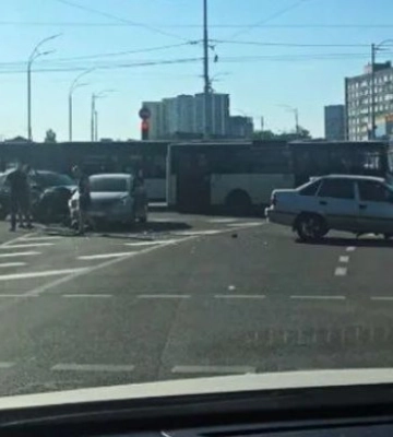 В Киеве на Дарницкой площади произошло серьезное ДТП: фото