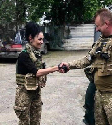«За жертовність»: бойових медикинь Волинської бригади ТрО нагородили медалями 