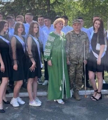 На Волині моблізований вчитель приїхав до учнів на свято останнього дзвінка (відео)