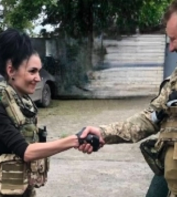 Бойові медикині Камінь-Каширського батальйону 100 бригади тероборони отримали медалі Волинської єпархії ПЦУ