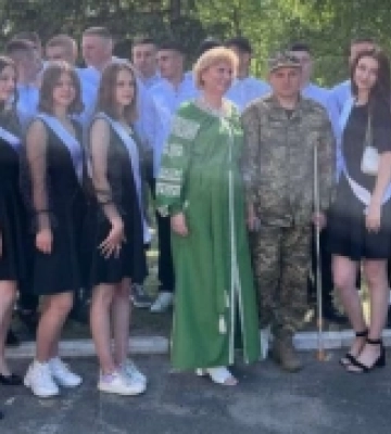 У Турйіську мобілізований учитель приїхав на свято до випускників